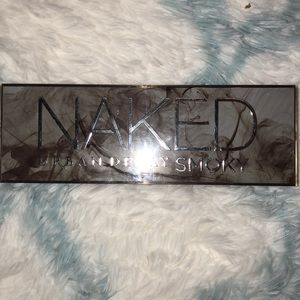 Smokey eye makes pallet from urban decay